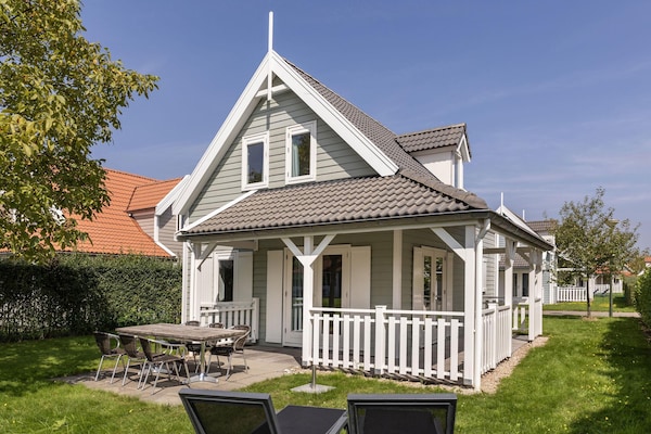Villa met sauna aan vijver in Aquadelta, Bruinisse – 6 personen - thumbnail 1