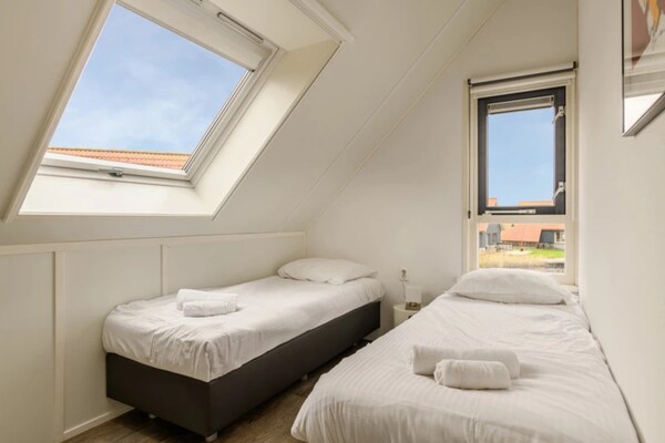 Modern vakantiehuis aan rustig recreatiemeer in Langelille - thumbnail 3