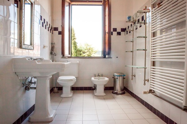 Elegant appartement in Seggiano met panoramisch uitzicht op de Toscaanse heuvels - thumbnail 6