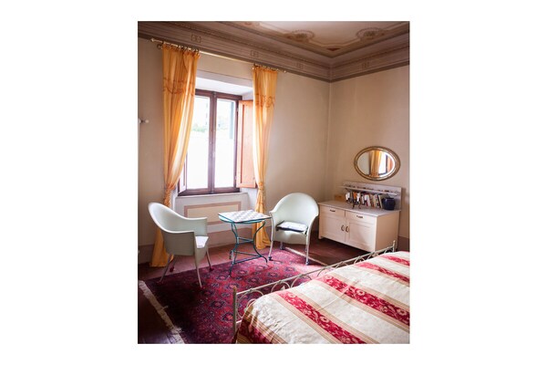 Elegant appartement in Seggiano met panoramisch uitzicht op de Toscaanse heuvels - thumbnail 3