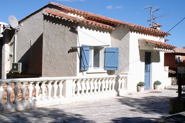 Zonovergoten appartement met dakterras en panoramisch uitzicht over de baai van Cavalaire - thumbnail 2