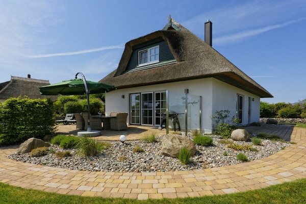 Villa Sorgenfrei in Zinnowitz: luxe vakantiehuis met sauna en XXL-whirlpool - thumbnail 1