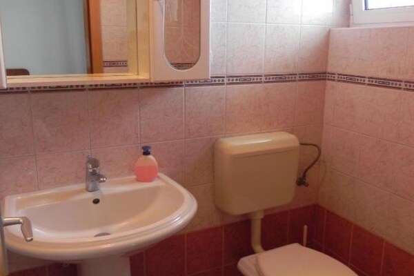 Op 500m van het strand: Sfeervol appartement voor 2 personen in Hvar - thumbnail 5
