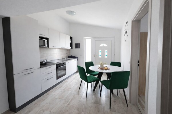Zonovergoten appartement met zeezicht en terras op 400m van strand in Poreč - thumbnail 5