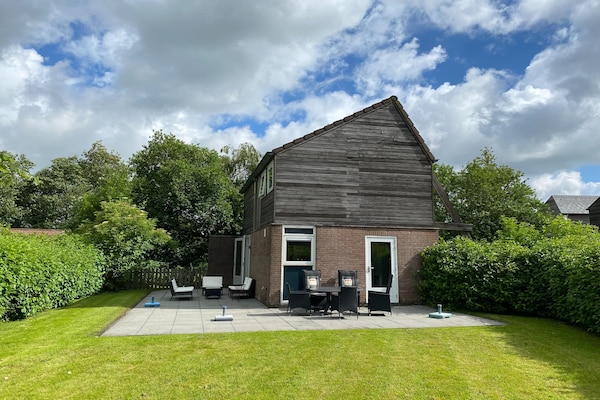 Vrijstaand vakantiehuis aan golfbaan in Grou, Friesland - thumbnail 1