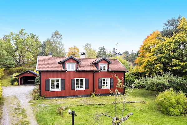 Historisch Zweeds vakantiehuis nabij Stockholm met eigen bijgebouw - thumbnail 2