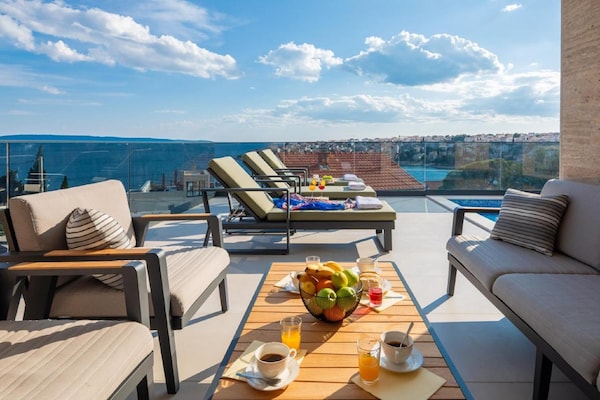 8-persoons luxe villa met privézwembad in Trogir - thumbnail 5