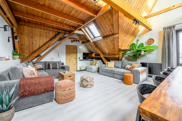 Loft Loopuyt: Riante wellnessloft voor 10 personen in hartje Julianadorp - thumbnail 2