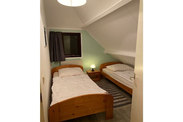 Gezellig vakantiehuis met omheinde tuin, 500m van het strand in Ouddorp - thumbnail 5