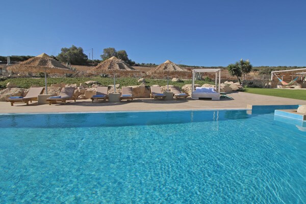 Villa met privézwembad en panoramisch uitzicht op 500 meter van zee in Pitsidia - thumbnail 3