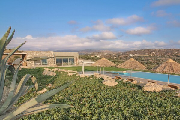 Villa met privézwembad en panoramisch uitzicht op 500 meter van zee in Pitsidia - thumbnail 4