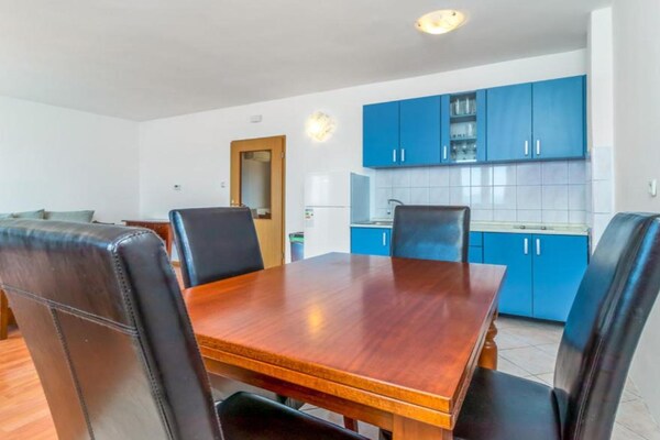 Panoramisch appartement met zeezicht en terras in Crikvenica - thumbnail 5