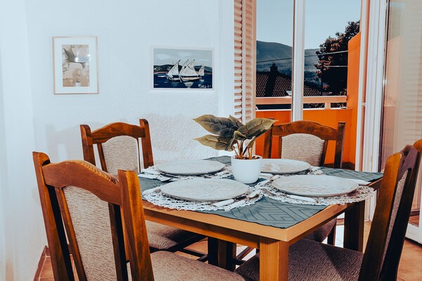 Appartement met zeezicht en terras in Vrboska, op 200 meter van het strand - thumbnail 3