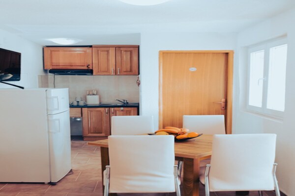 Appartement met zeezicht en terras in Vrboska, Hvar – 200m van strand - thumbnail 1
