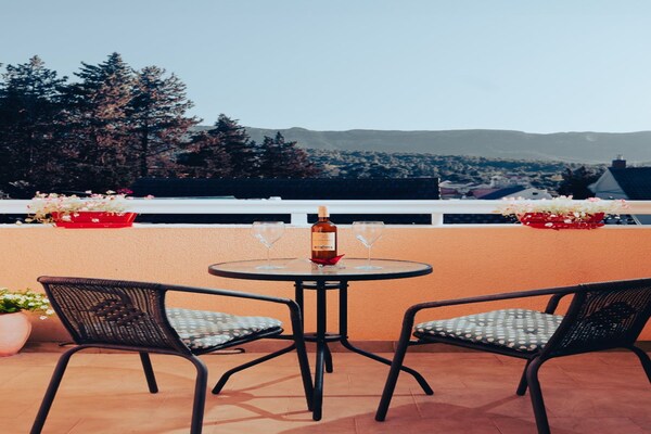 Appartement met balkon en zeezicht in Vrboska, vlak bij het strand - thumbnail 6