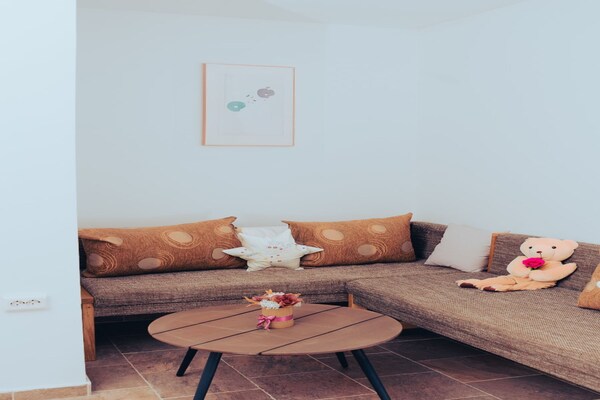 Appartement met balkon en zeezicht in Vrboska, vlak bij het strand - thumbnail 1