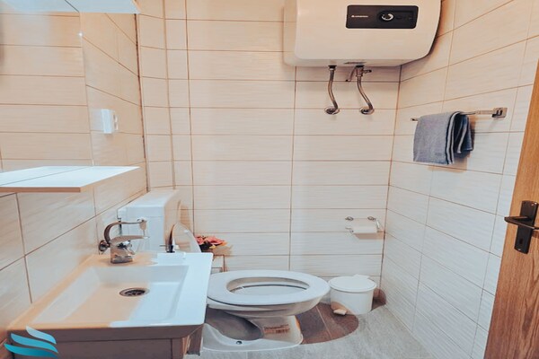 Appartement met balkon en zeezicht in Vrboska, vlak bij het strand - thumbnail 5