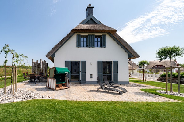 Exclusief rietgedekt vakantiehuis met sauna en zeezicht in Kramerhof - thumbnail 4
