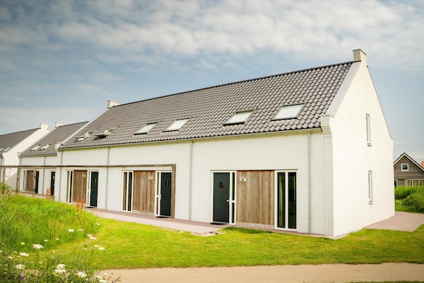Halfvrijstaand vakantiehuis met tuin, 700m van strand, huisdieren welkom - thumbnail 1