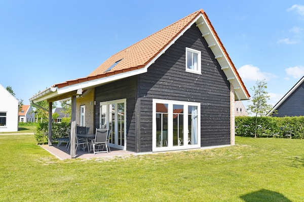 Luxe vrijstaand vakantiehuis met sauna, 700m van strand Nieuwvliet-Bad - thumbnail 1