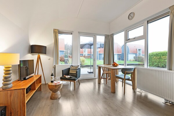 Romantisch waterbungalow voor 2 personen aan Zuidlaardermeer in Drenthe - thumbnail 3