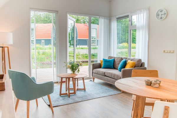 Luxe watervilla met sauna en aanlegsteiger aan het Zuidlaardermeer - thumbnail 3