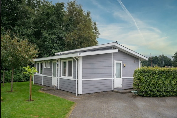 Vrijstaand waterchalet aan het Zuidlaardermeer in Drenthe - thumbnail 1