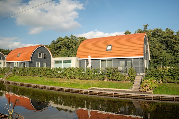 Luxe vrijstaand vakantiehuis met privé zwembad aan het Zuidlaardermeer - thumbnail 1