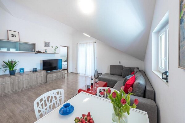 Ruim 2-slaapkamerappartement met balkon en zeezicht op Lapad, 200m van strand - thumbnail 5