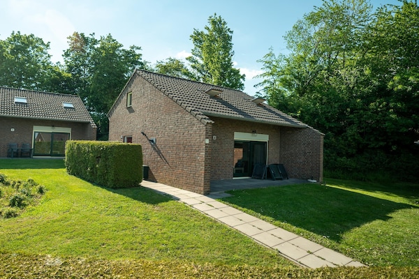 Vrijstaand vakantiehuis met sauna in bosrijk Zuid-Limburg - thumbnail 1