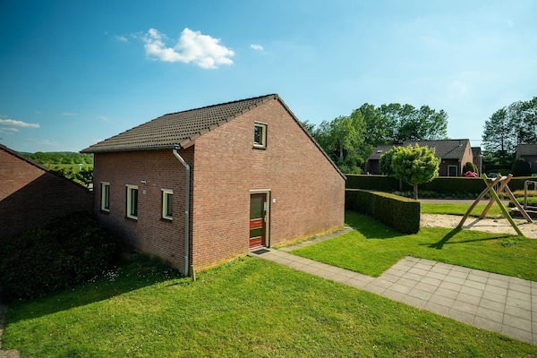 Vrijstaand vakantiehuis in bosrijk heuvellandschap van Zuid-Limburg - thumbnail 1