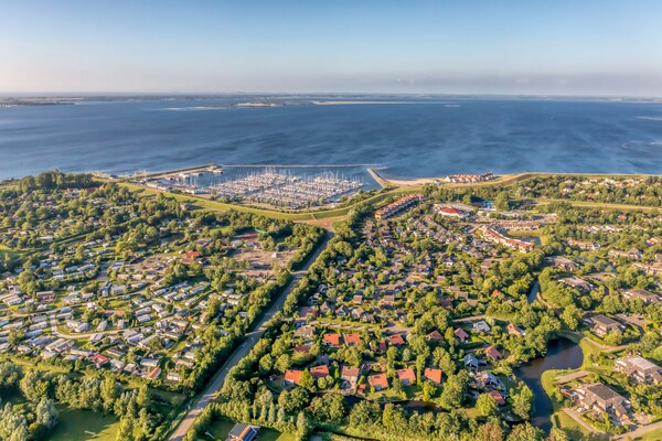 Rolstoeltoegankelijk vakantiehuis aan Grevelingenmeer voor 10 personen - thumbnail 2