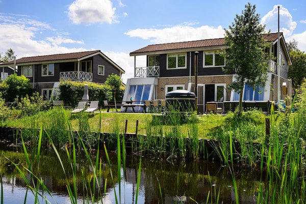 Ellersinghuis: wellnessvilla met hottub voor 18 pers. aan het water in Vlagtwedde - thumbnail 1