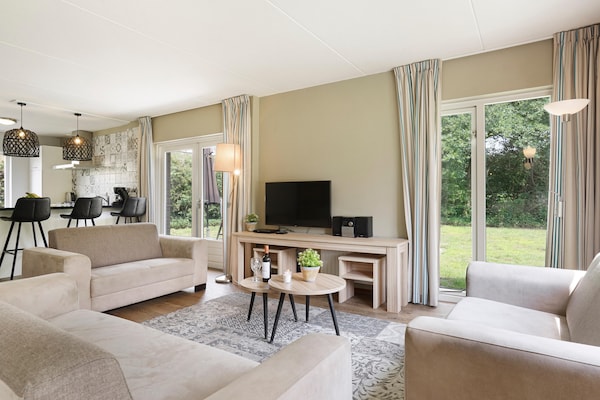 Vrijstaand vakantiehuis met sauna op groen park in Diessen - thumbnail 2