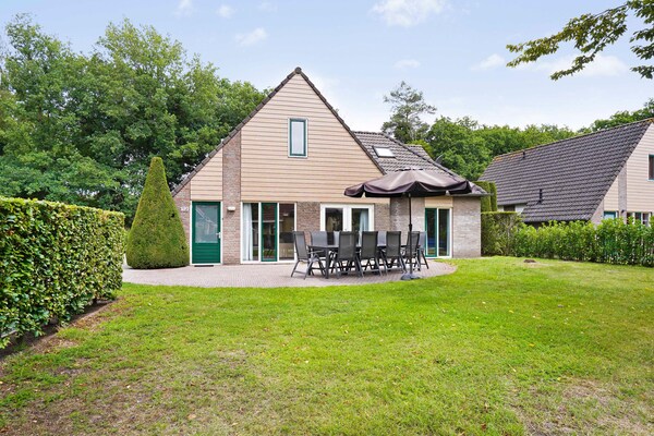 Vrijstaand vakantiehuis met sauna op groen park in Diessen - thumbnail 1