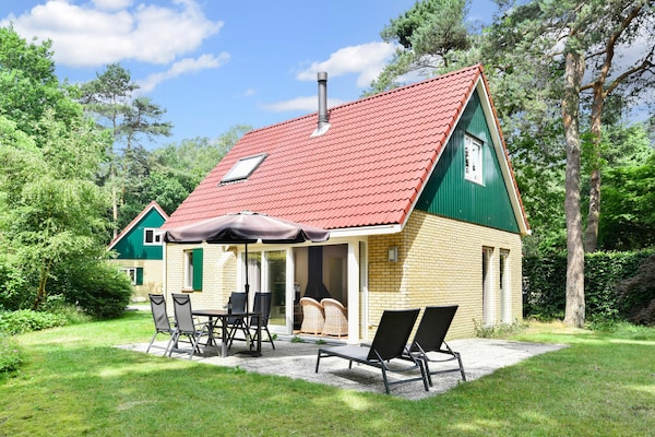 Vrijstaand vakantiehuis met sauna op groen park in Diessen, 4 km van centrum - thumbnail 1