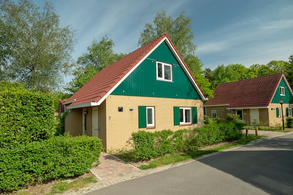 Vrijstaand vakantiehuis met sauna op groen park in Diessen, 4 km van centrum - thumbnail 2
