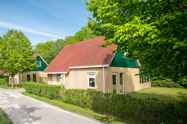 Vrijstaand vakantiehuis in bosrijk park bij Diessen, 6 pers. - thumbnail 1