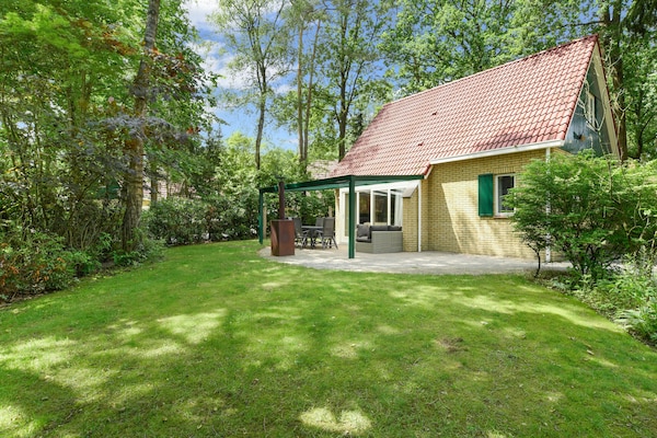 Vrijstaand vakantiehuis in bosrijk gebied, 6 pers., golfbaan nabij - thumbnail 1