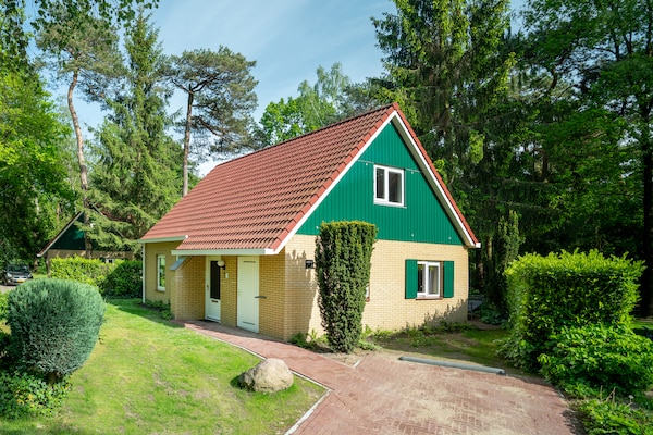Vrijstaand boshuis met sauna op vakantiepark Parc Duc de Brabant - thumbnail 2