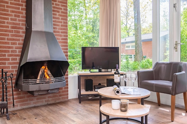 Vrijstaande bosbungalow op Parc Heihaas in Putten met open haard en hondvriendelijk terrein - thumbnail 3