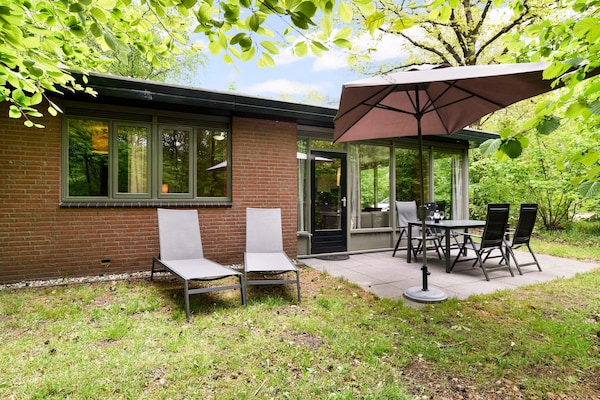 Vrijstaande bungalow met sauna op rustig vakantiepark in de Veluwe - thumbnail 1