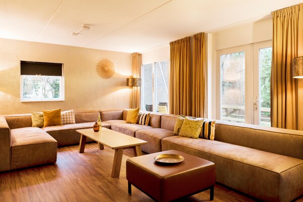 Abeltjeshuis Wellness de luxe: 20-persoons villa met buitenspa aan het water - thumbnail 2