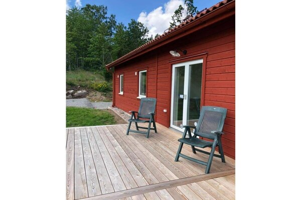 Traditioneel Zweeds huis aan het meer in Hjältevad voor 5 personen - thumbnail 2