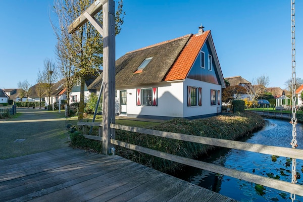 Modern vakantiehuis in Callantsoog, 1,5 km van strand en Zwanenwater - thumbnail 1