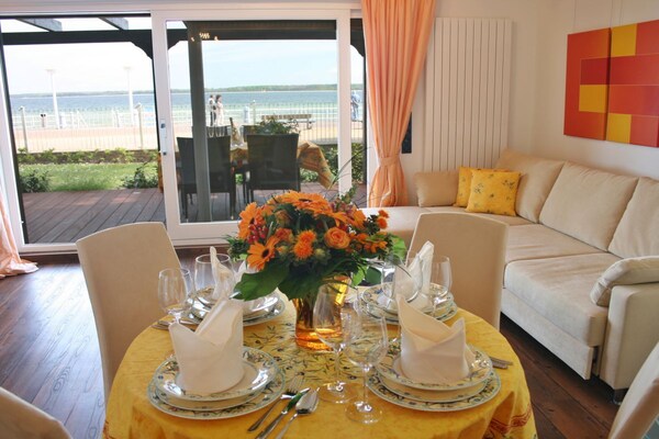 Licht appartement direct aan zee in Travemünde met terras en strandstoel - thumbnail 3