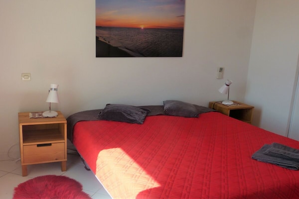 Ruim vakantiehuis met zeezicht in St. Pierre-la-mer, 700m van strand - thumbnail 3