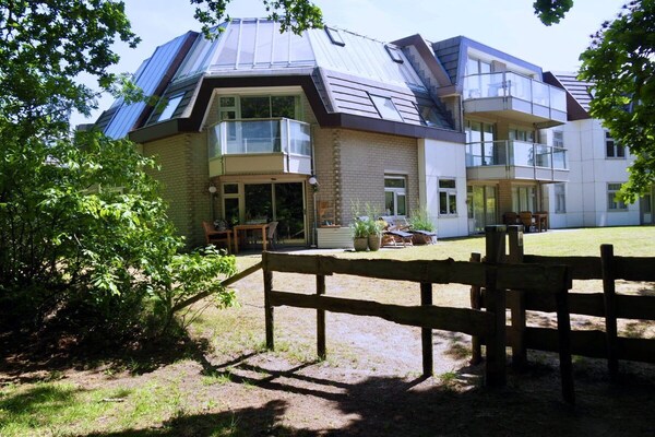 ART MEETS NATURE: stijlvol appartement bij bos en strand op Texel - thumbnail 6
