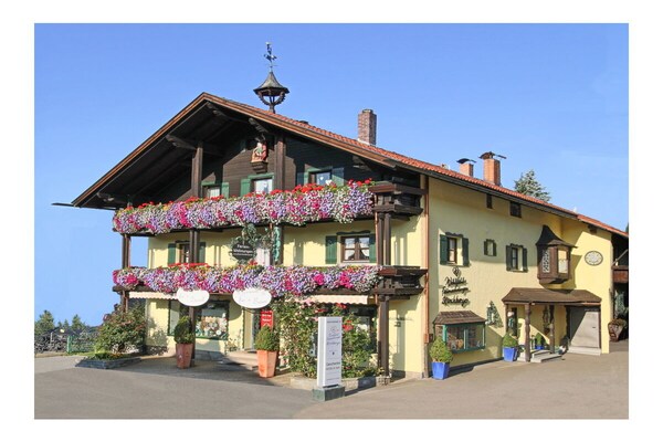 Modern appartement in chaletstijl, 200m van centrum Bodenmais - thumbnail 1