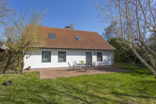 Vrijstaand vakantiehuis op Rügen voor 7 personen bij het nationaal park - thumbnail 1